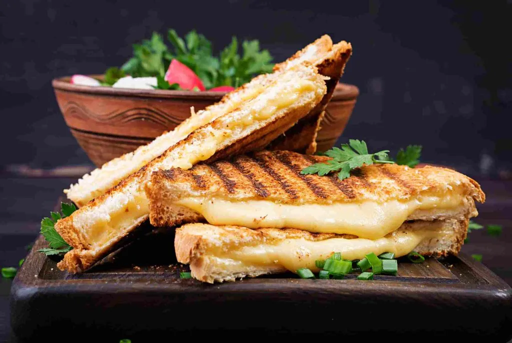 Grilled cheese with salad